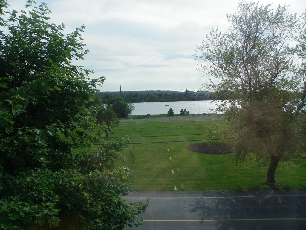 The Colonel'S In Bed And Breakfast Fredericton Room photo
